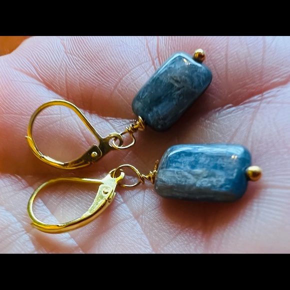 Labradorite Earrings - Picture 3 of 4